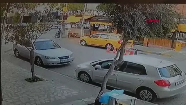 İZMİR ÇAYINI BİTİRİP, KAÇIRILAN TAKSİSİNİN PEŞİNE DÜŞTÜ İZMİR ÇAYINI BİTİRİP, KAÇIRILAN TAKSİSİNİN PEŞİNE DÜŞTÜ