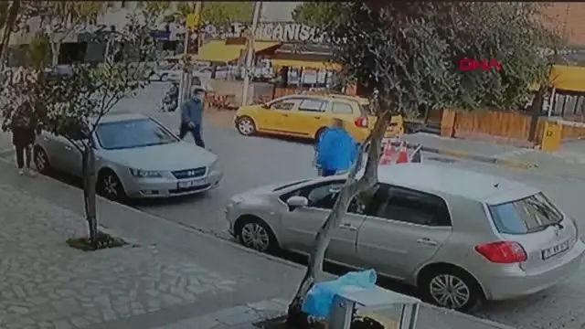 İZMİR ÇAYINI BİTİRİP, KAÇIRILAN TAKSİSİNİN PEŞİNE DÜŞTÜ İZMİR ÇAYINI BİTİRİP, KAÇIRILAN TAKSİSİNİN PEŞİNE DÜŞTÜ