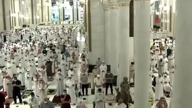 - Kabe'de ilk teravih namazı Covid-19 önlemleri altında kılındı - Kabe'de ilk teravih namazı Covid-19 önlemleri altında kılındı