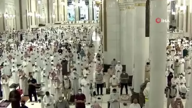- Kabe'de ilk teravih namazı Covid-19 önlemleri altında kılındı - Kabe'de ilk teravih namazı Covid-19 önlemleri altında kılındı