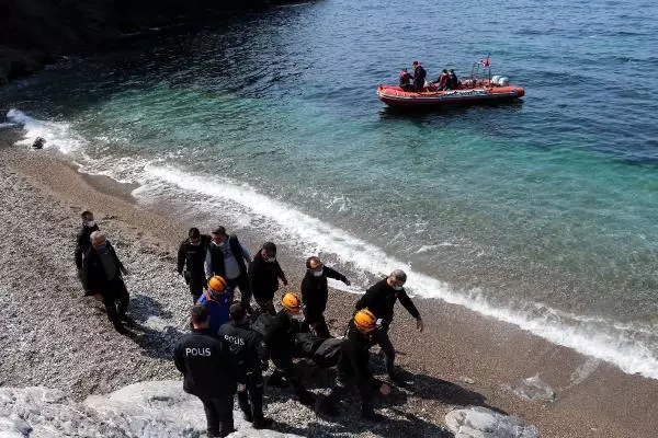 Kazada ölen esnafın veresiye defterindeki tüm borçlar, ailesi tarafından silindi Kazada ölen esnafın veresiye defterindeki tüm borçlar, ailesi tarafından silindi