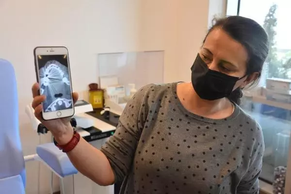 Boğaz ağrısı için hastaneye giden kadının, kokoreç yerken diline iğne battığı ortaya çıktı Boğaz ağrısı için hastaneye giden kadının, kokoreç yerken diline iğne battığı ortaya çıktı