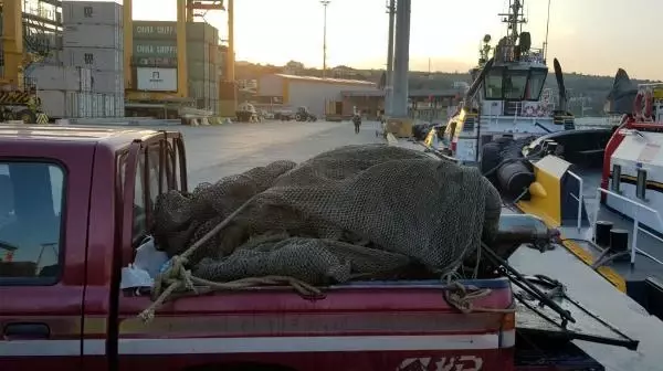 Marmara Denizi'nde kaçak avcılıkta kullanılan trol kapıları bulundu Marmara Denizi'nde kaçak avcılıkta kullanılan trol kapıları bulundu