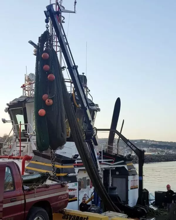 Marmara Denizi'nde kaçak avcılıkta kullanılan trol kapıları bulundu Marmara Denizi'nde kaçak avcılıkta kullanılan trol kapıları bulundu