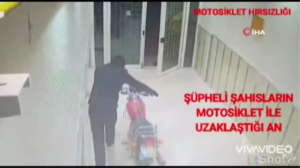 Son dakika haberleri... Motosiklet hırsızları önce kameralara sonra polise yakalandı