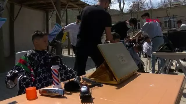 MUŞ İLK KEZ BERBERE TIRAŞ OLDULAR MUŞ İLK KEZ BERBERE TIRAŞ OLDULAR