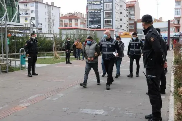 Niğde'de cinayet şüphelisi diğer kardeş de yakalandı (2) Niğde'de cinayet şüphelisi diğer kardeş de yakalandı (2)