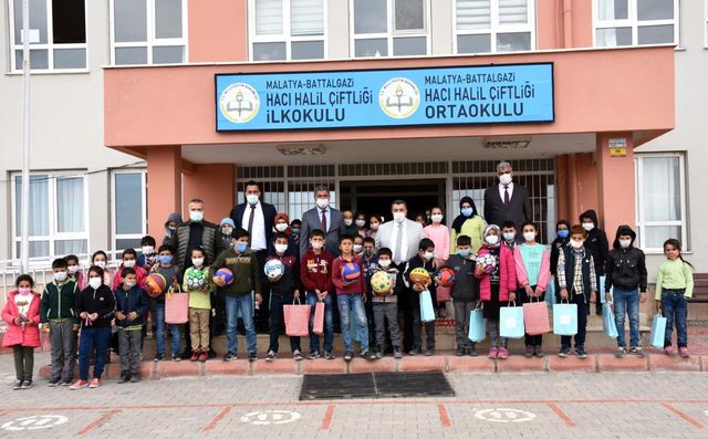 Son dakika gündem: Malatya'da öğrencilere kırtasiye yardımında bulunuldu Son dakika gündem: Malatya'da öğrencilere kırtasiye yardımında bulunuldu