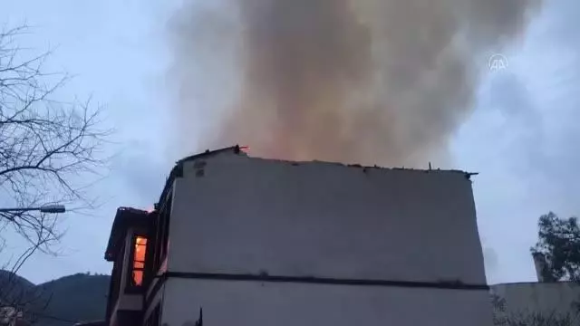 Osmangazi'de kullanılmayan binada yangın Osmangazi'de kullanılmayan binada yangın