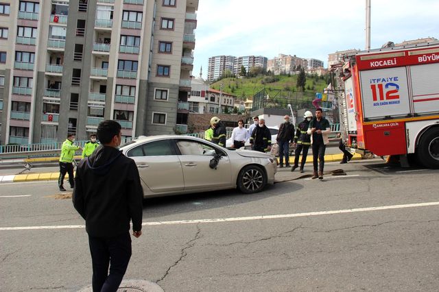 otomobil rampada yan yatinca trafik felc oldu 4 14063640 o