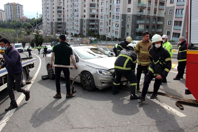 otomobil rampada yan yatinca trafik felc oldu 5 14063640 o