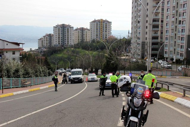 otomobil rampada yan yatinca trafik felc oldu 6 14063640 o