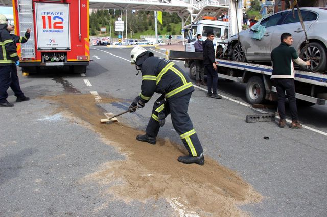 otomobil rampada yan yatinca trafik felc oldu 7 14063640 o