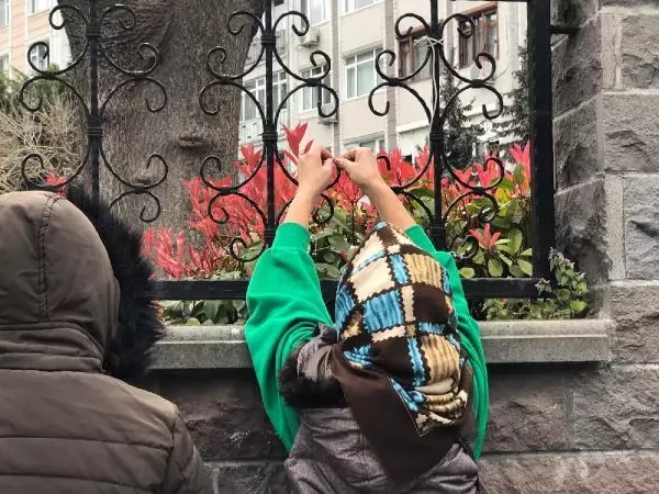 Son dakika haberi: PANDEMİ NEDENİYLE KAPALI OLAN ORUÇBABA TÜRBESİ'NE ZİYARETÇİ AKINI Son dakika haberi: PANDEMİ NEDENİYLE KAPALI OLAN ORUÇBABA TÜRBESİ'NE ZİYARETÇİ AKINI