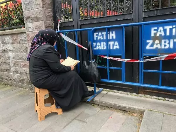 Son dakika haberi: PANDEMİ NEDENİYLE KAPALI OLAN ORUÇBABA TÜRBESİ'NE ZİYARETÇİ AKINI Son dakika haberi: PANDEMİ NEDENİYLE KAPALI OLAN ORUÇBABA TÜRBESİ'NE ZİYARETÇİ AKINI