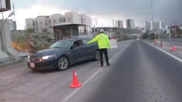 Son dakika haberleri... Polis ekipleri ilk iftarlarını görevlerinin başında açtı Son dakika haberleri... Polis ekipleri ilk iftarlarını görevlerinin başında açtı