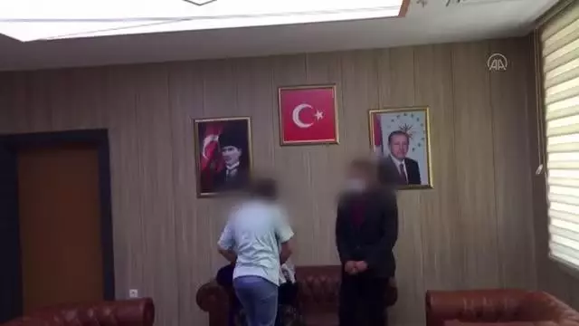 Gaziantep'te polisin ikna çalışması sonucu teslim olan terörist ailesiyle buluşturuldu Gaziantep'te polisin ikna çalışması sonucu teslim olan terörist ailesiyle buluşturuldu