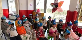 Polis Haftası: Son dakika haberleri: Polisten belediye çocuk kulübü öğrencilerine ziyaret Polis Haftası: Son dakika haberleri: Polisten belediye çocuk kulübü öğrencilerine ziyaret