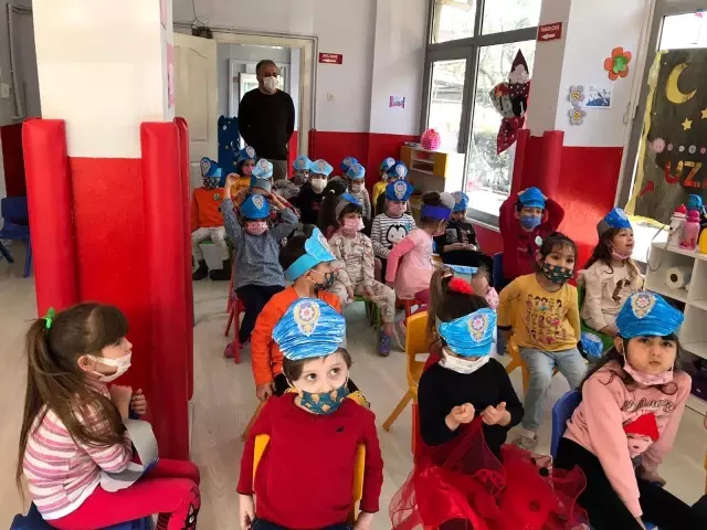 Son dakika haberleri: Polisten belediye çocuk kulübü öğrencilerine ziyaret Son dakika haberleri: Polisten belediye çocuk kulübü öğrencilerine ziyaret