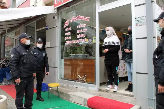 Rehin alma ihbarına giden polis ekiplerine sürpriz kutlama Rehin alma ihbarına giden polis ekiplerine sürpriz kutlama