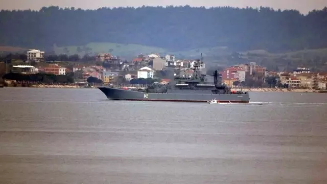Son dakika haberi: Rus savaş gemisi 'Novocherkassk' Çanakkale Boğazı'ndan geçti Son dakika haberi: Rus savaş gemisi 'Novocherkassk' Çanakkale Boğazı'ndan geçti