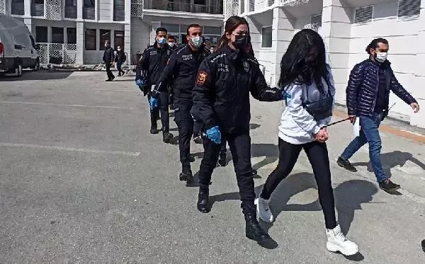 MERSİN SAHTE BAHİS KUPONU İLE DOLANDIRICILIĞA 9 GÖZALTI MERSİN SAHTE BAHİS KUPONU İLE DOLANDIRICILIĞA 9 GÖZALTI