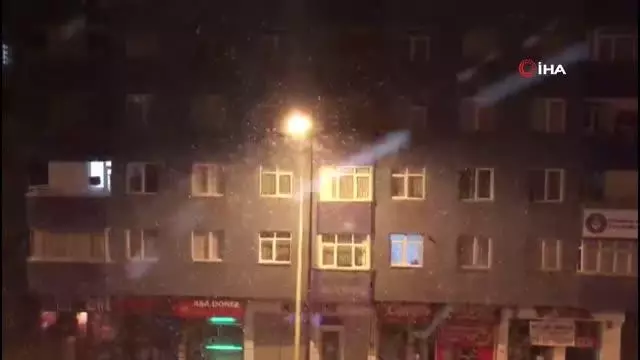 Sahur vakti etkili olan kar yağışı Erzurumluları şaşırttı