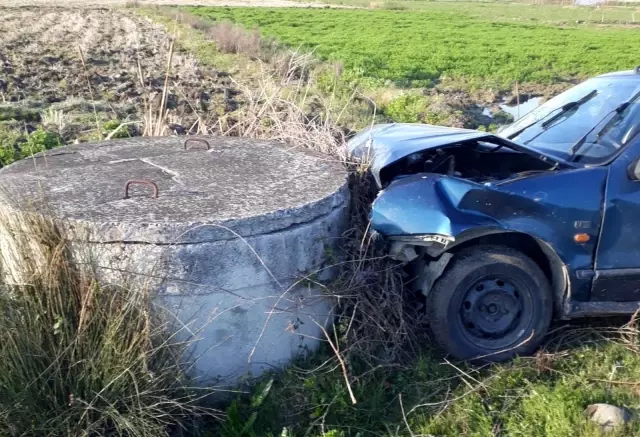 Samsun'da otomobil aydınlatma direğine çarptı: 1 yaralı Samsun'da otomobil aydınlatma direğine çarptı: 1 yaralı