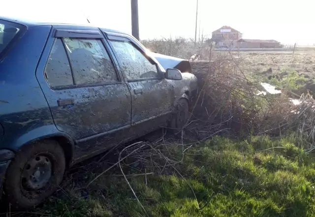 Samsun'da otomobil aydınlatma direğine çarptı: 1 yaralı Samsun'da otomobil aydınlatma direğine çarptı: 1 yaralı