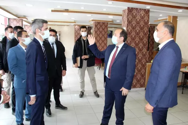 Son dakika haberi: Şırnak Valisi Pehlivan, Kovid-19 tedbirlerine uyan esnafa 'örnek işletme' belgesi verdi Son dakika haberi: Şırnak Valisi Pehlivan, Kovid-19 tedbirlerine uyan esnafa 'örnek işletme' belgesi verdi