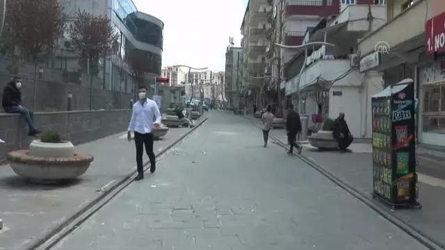 Son dakika haberi: Şırnak Valisi Pehlivan, Kovid-19 tedbirlerine uyan esnafa 'örnek işletme' belgesi verdi Son dakika haberi: Şırnak Valisi Pehlivan, Kovid-19 tedbirlerine uyan esnafa 'örnek işletme' belgesi verdi