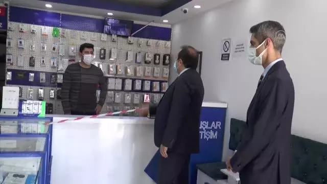 Son dakika haberi: Şırnak Valisi Pehlivan, Kovid-19 tedbirlerine uyan esnafa 'örnek işletme' belgesi verdi Son dakika haberi: Şırnak Valisi Pehlivan, Kovid-19 tedbirlerine uyan esnafa 'örnek işletme' belgesi verdi
