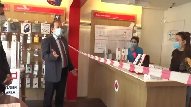 Son dakika haberi: Şırnak Valisi Pehlivan, Kovid-19 tedbirlerine uyan esnafa 'örnek işletme' belgesi verdi Son dakika haberi: Şırnak Valisi Pehlivan, Kovid-19 tedbirlerine uyan esnafa 'örnek işletme' belgesi verdi