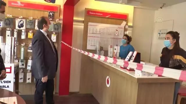 Son dakika haberi: Şırnak Valisi Pehlivan, Kovid-19 tedbirlerine uyan esnafa 'örnek işletme' belgesi verdi Son dakika haberi: Şırnak Valisi Pehlivan, Kovid-19 tedbirlerine uyan esnafa 'örnek işletme' belgesi verdi