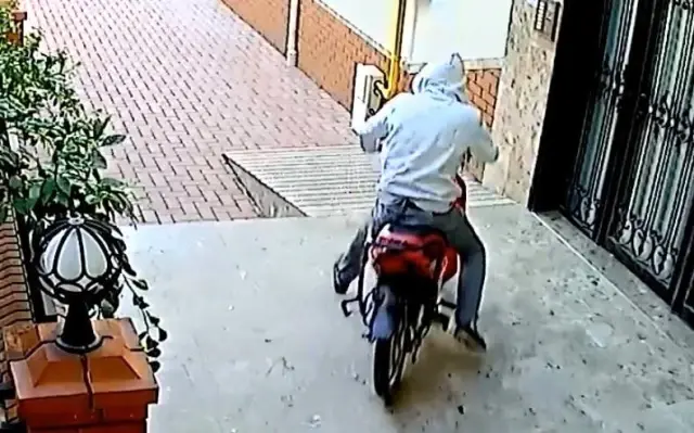 Osmaniye'de 10 gün içerisinde 13 defa hırsızlık yapan zanlı önce kameralara sonra polise yakalandı Osmaniye'de 10 gün içerisinde 13 defa hırsızlık yapan zanlı önce kameralara sonra polise yakalandı