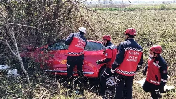 Tarlaya uçan araçta yaralandılar, kazanın şokuyla isimlerini hatırlamadılar Tarlaya uçan araçta yaralandılar, kazanın şokuyla isimlerini hatırlamadılar