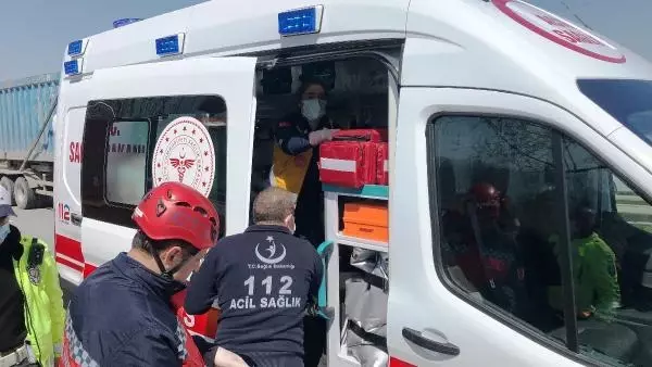 Tarlaya uçan araçta yaralandılar, kazanın şokuyla isimlerini hatırlamadılar Tarlaya uçan araçta yaralandılar, kazanın şokuyla isimlerini hatırlamadılar