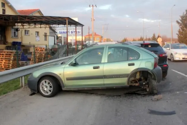Son dakika! Tavşanlı'da trafik kazası, 3 yaralı Son dakika! Tavşanlı'da trafik kazası, 3 yaralı