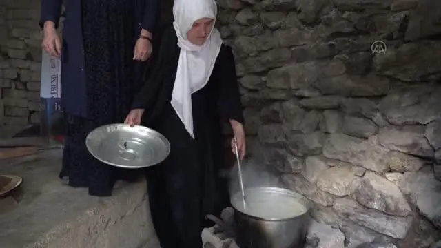 Türkiye'de ilk iftar Hakkari'de yapıldı Türkiye'de ilk iftar Hakkari'de yapıldı