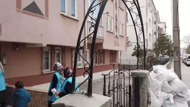 Türkiye Diyanet Vakfı, ramazan boyunca ihtiyaç sahibi 20 bin kişiye iftarlık kumanya dağıtacak Türkiye Diyanet Vakfı, ramazan boyunca ihtiyaç sahibi 20 bin kişiye iftarlık kumanya dağıtacak
