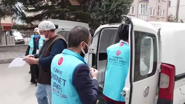 Türkiye Diyanet Vakfı, ramazan boyunca ihtiyaç sahibi 20 bin kişiye iftarlık kumanya dağıtacak Türkiye Diyanet Vakfı, ramazan boyunca ihtiyaç sahibi 20 bin kişiye iftarlık kumanya dağıtacak