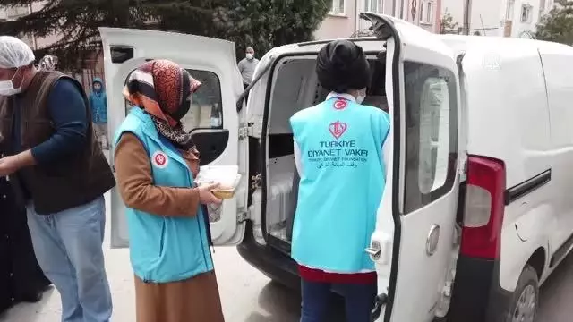Türkiye Diyanet Vakfı, ramazan boyunca ihtiyaç sahibi 20 bin kişiye iftarlık kumanya dağıtacak Türkiye Diyanet Vakfı, ramazan boyunca ihtiyaç sahibi 20 bin kişiye iftarlık kumanya dağıtacak