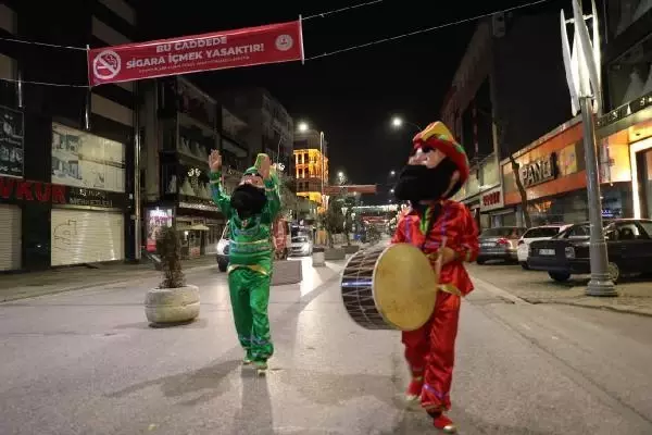 İSTANBUL-Ümraniyeliler ilk sahura Hacivat ve Karagöz'le uyandı İSTANBUL-Ümraniyeliler ilk sahura Hacivat ve Karagöz'le uyandı