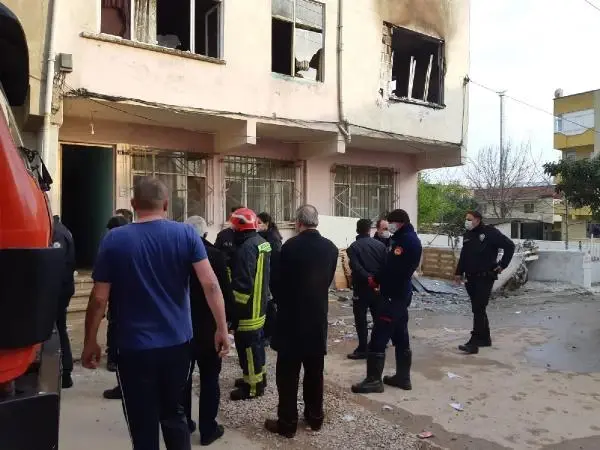 Yangında ölen kişinin ellerinin ve ayaklarının zincirle bağlı olduğu ortaya çıktı Yangında ölen kişinin ellerinin ve ayaklarının zincirle bağlı olduğu ortaya çıktı