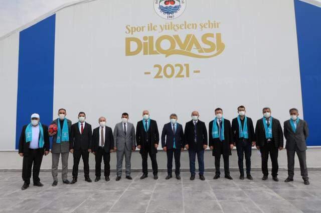 Yaptıklarıyla büyük takdir toplayan belediye başkanı, şimdi de ilçeye 2 bin metrekarelik tesis kazandırdı Yaptıklarıyla büyük takdir toplayan belediye başkanı, şimdi de ilçeye 2 bin metrekarelik tesis kazandırdı