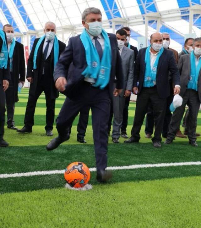 Yaptıklarıyla büyük takdir toplayan belediye başkanı, şimdi de ilçeye 2 bin metrekarelik tesis kazandırdı Yaptıklarıyla büyük takdir toplayan belediye başkanı, şimdi de ilçeye 2 bin metrekarelik tesis kazandırdı