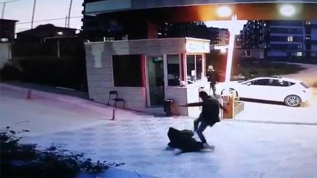 Yeğeninin kaybolduğu gerekçesiyle site güvenliğini böyle dövdü