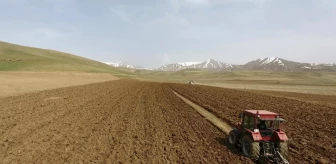 Yüksekovalı çiftçilerden ekim seferberliği
