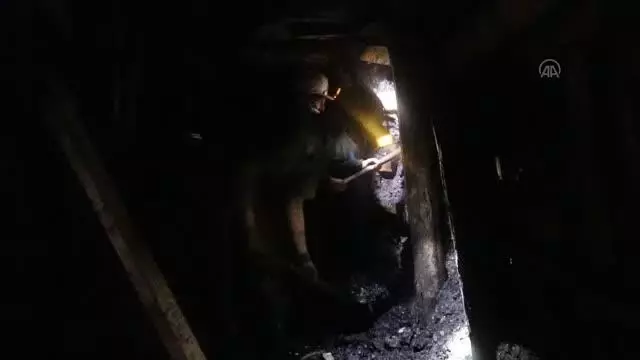 ZONGULDAK - Kömür kentinin maden işçileri ilk sahurlarını yerin metrelerce altında yaptı ZONGULDAK - Kömür kentinin maden işçileri ilk sahurlarını yerin metrelerce altında yaptı