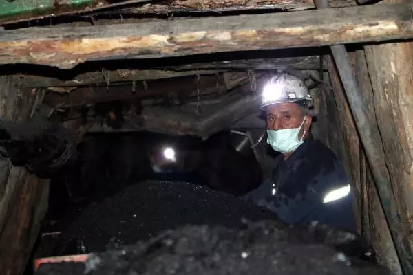Zonguldak'ta yerin metrelerce altında ilk sahur Zonguldak'ta yerin metrelerce altında ilk sahur